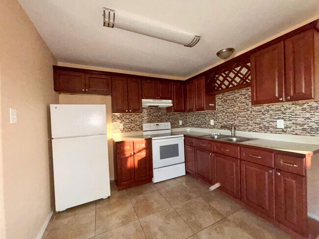 Building Photo - 803 E Fremont St