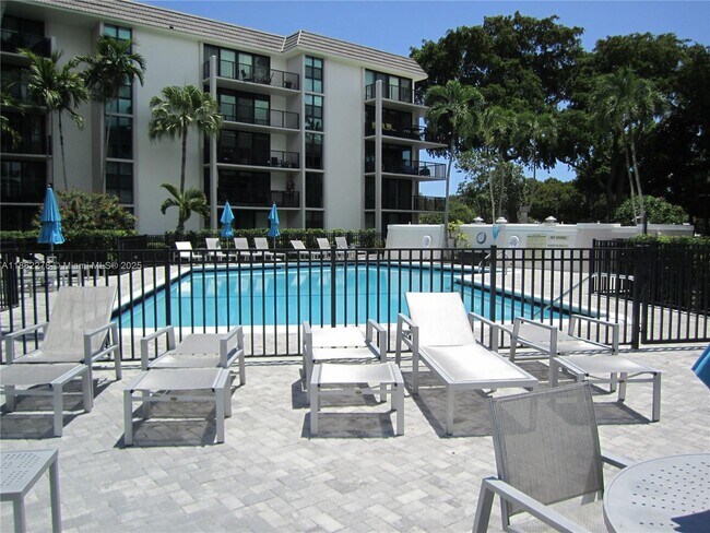 Building Photo - 1350 River Reach Dr