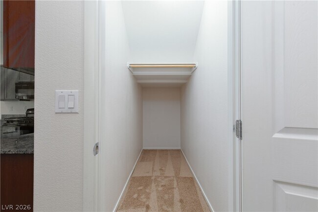 Building Photo - 2875 Rough Green St