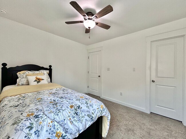 Building Photo - Inviting 4-Bed, 2.5-Bath Home with High Ceilings and Covered Deck