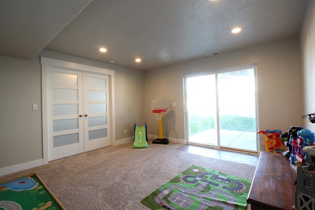 Building Photo - 327 S 730 E