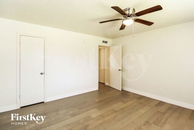 Building Photo - 5026 Parkridge Drive