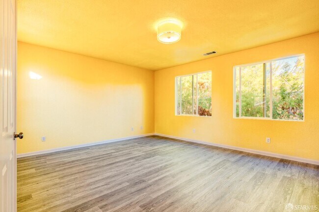 Building Photo - 5476 Summerfield Dr