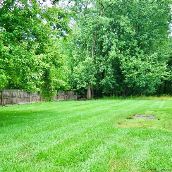 Building Photo - 48677 Sugarbush Rd