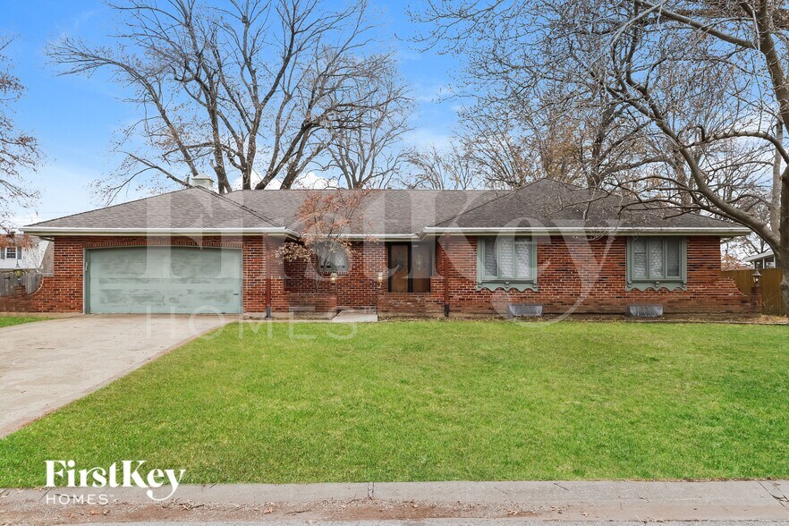 Primary Photo - 1216 SW Horizon Dr