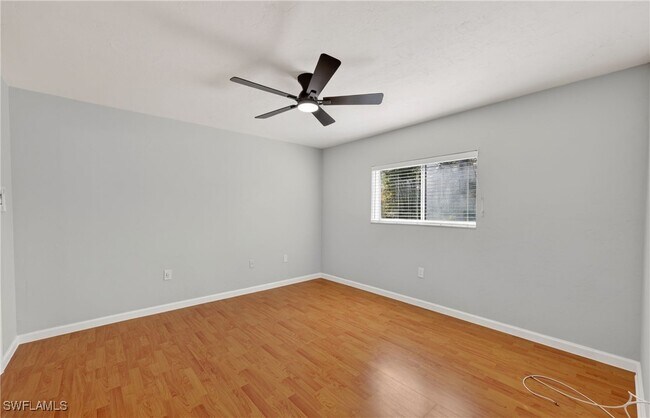 Building Photo - 144 Cypress Way E