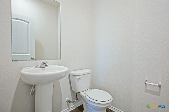 Building Photo - 884 Armadillo Dr