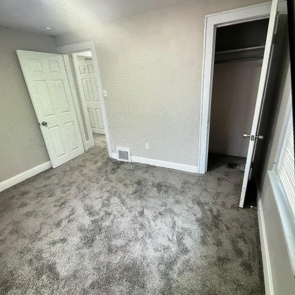 Building Photo - 670 Arbutus Ct