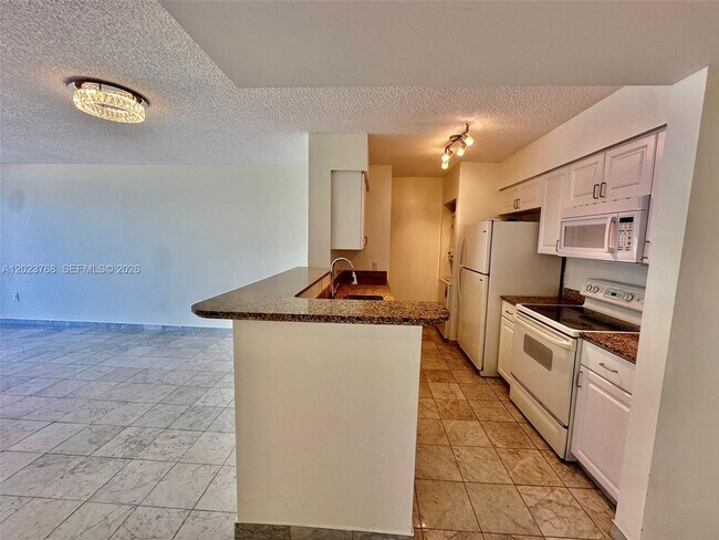 Building Photo - 1155 Brickell Bay Dr