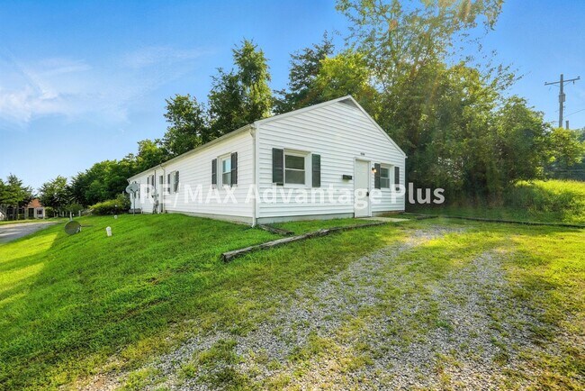 Building Photo - 424 Longwood Ave