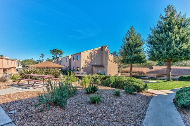 Building Photo - Ground Floor Condo at Footprints on the Bay