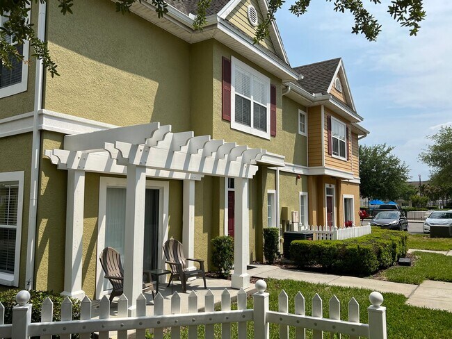 Primary Photo - Fully Furnished 4 Bedroom 3 Bath Townhome ...