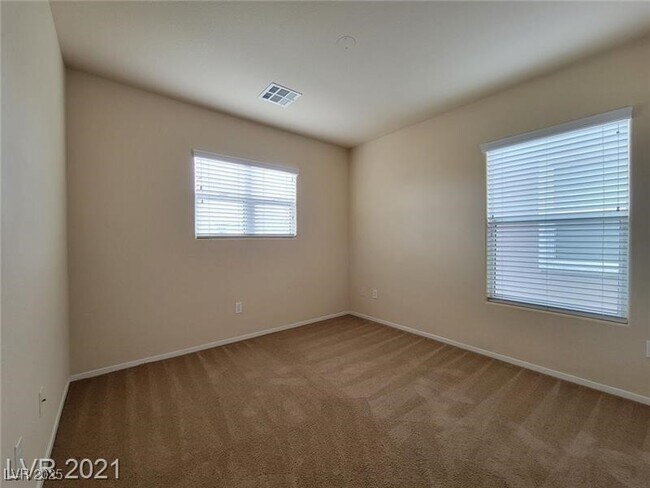 Building Photo - 9132 Spumante Ave