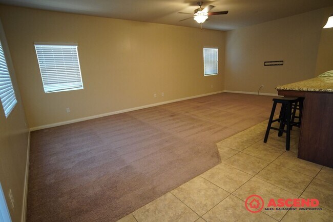 Building Photo - Stunning 4 Bed 2 Bath Home Off of Hosking and Wible!