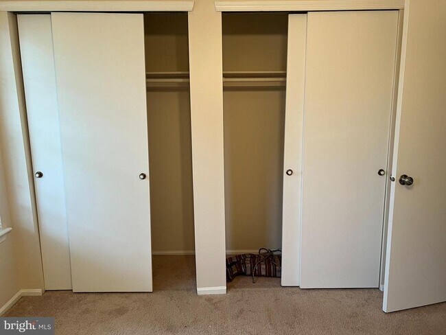 Building Photo - 17 Banbury Ct