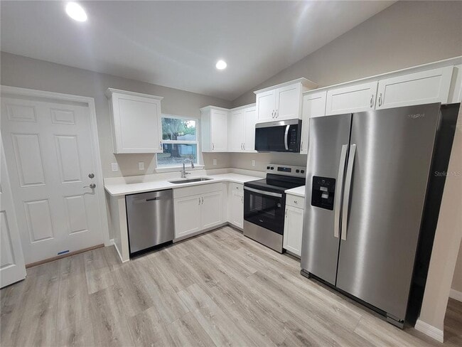 Building Photo - 3150 SW 96th Pl