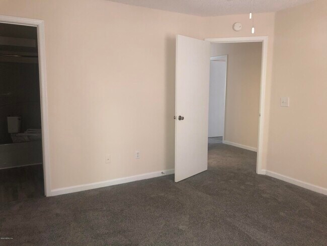 Building Photo - 141 Jasmine St