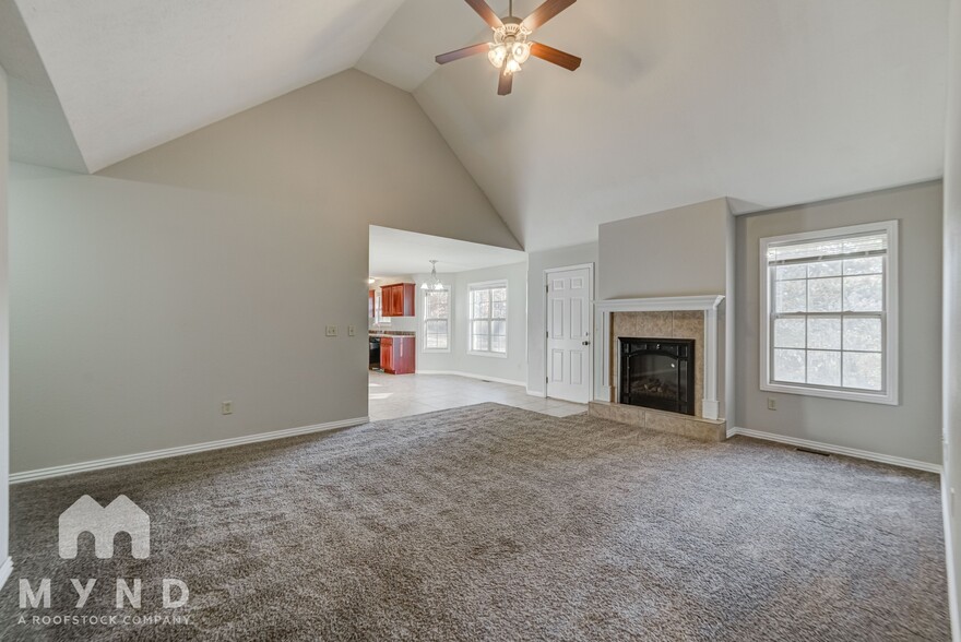 Building Photo - 120 N Peach Brook