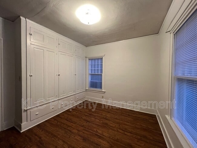 Building Photo - 2222 E 12th St