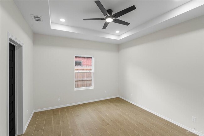 Building Photo - 12 Hidden Hls St