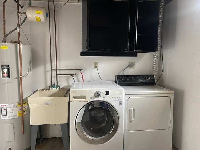 Building Photo - 3221 Woodward St