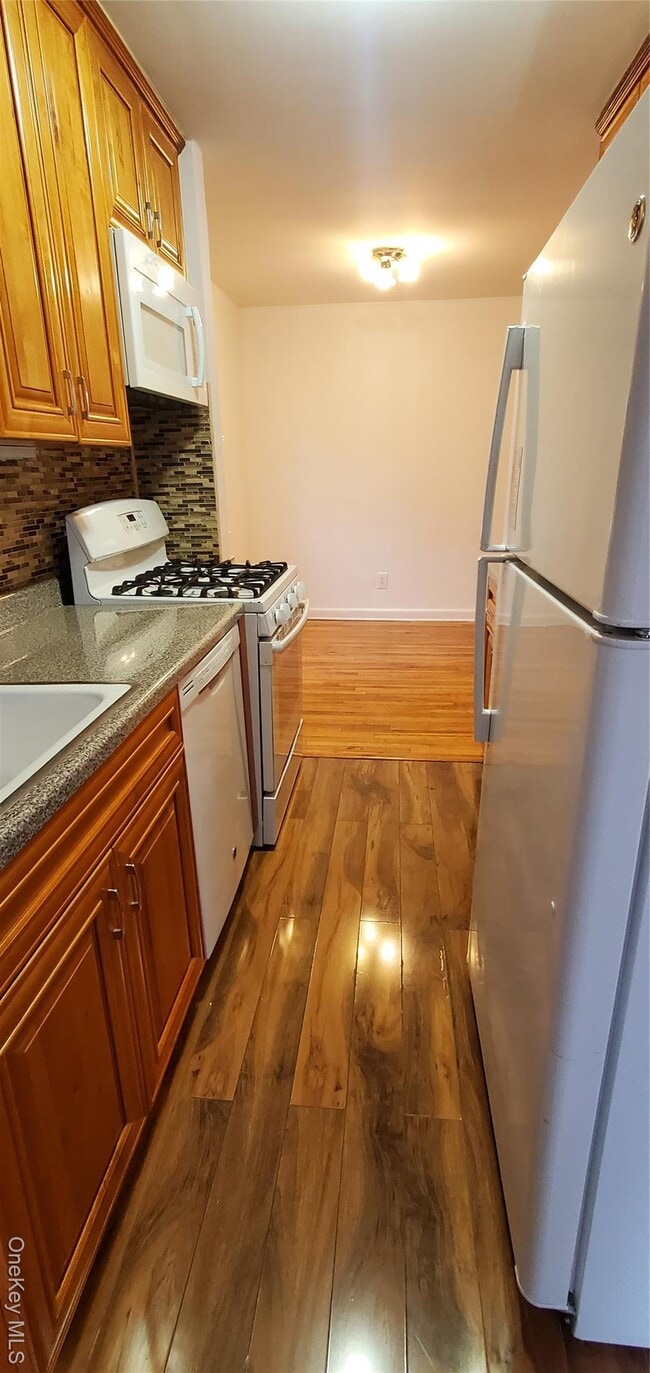 Building Photo - 60-46 69th Pl