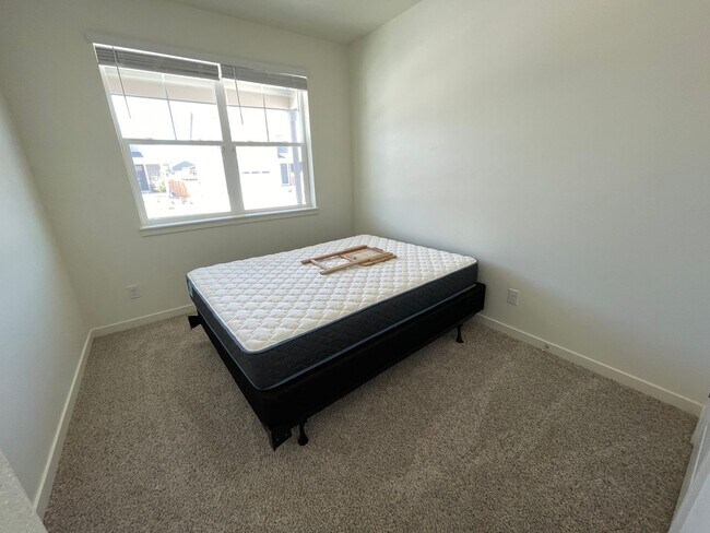 Building Photo - ADORABLE 3 BEDROOM HOME IN LORSON RANCH!!!...