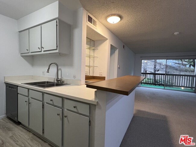 Building Photo - 1115 Raintree Cir