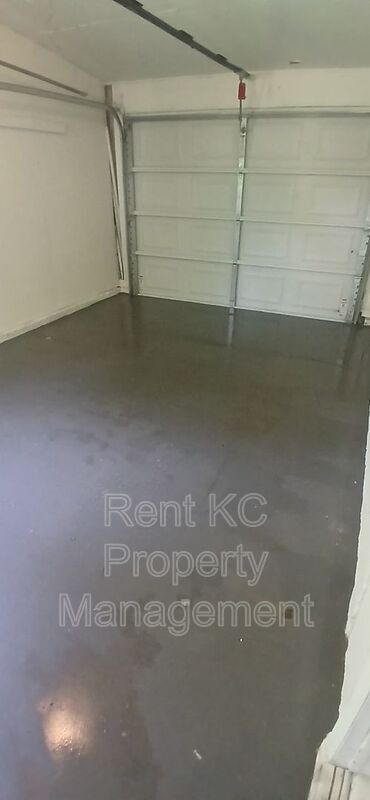 Building Photo - 412 N Cochise Dr