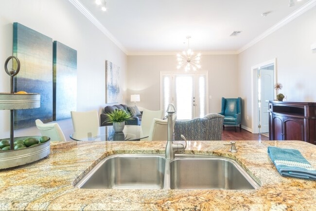 Building Photo - 2000 Bagby St