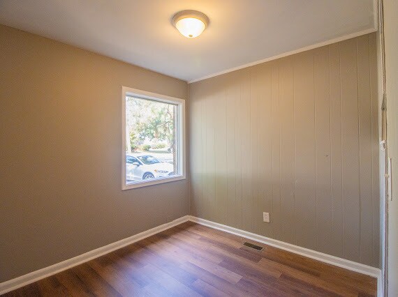 Building Photo - 1413 67th St Ens