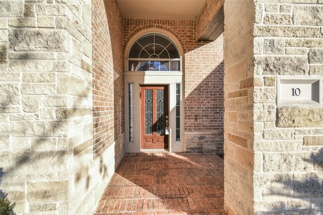 Building Photo - 10 E Artist Grove Cir