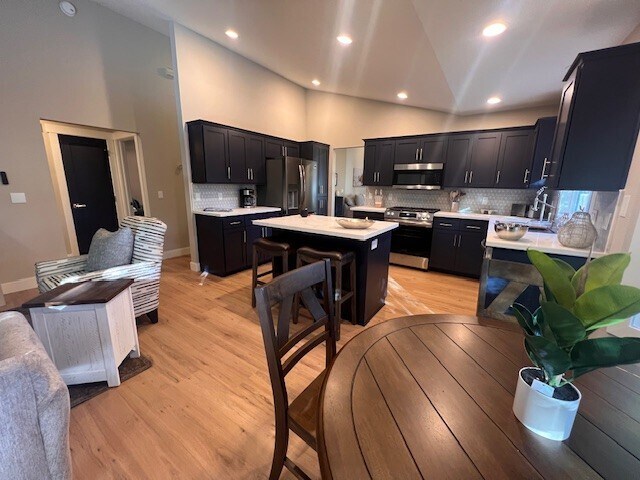 Building Photo - 900 N Player Ave