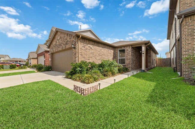 Building Photo - 16615 Chill Brook Dr