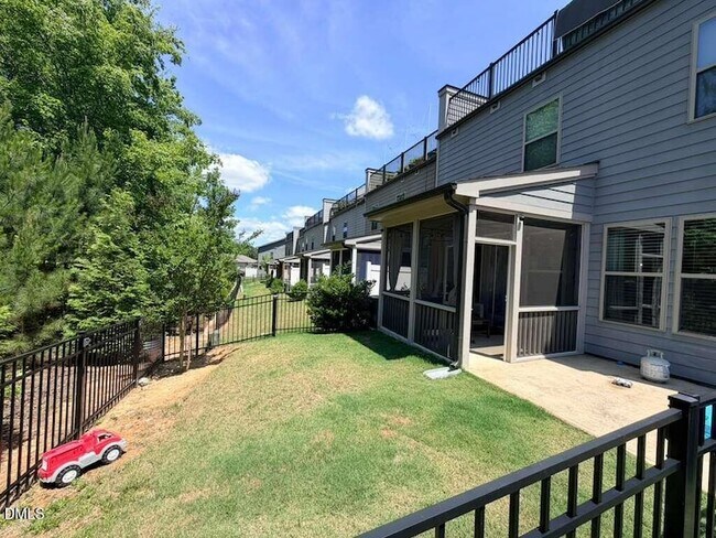Building Photo - 2222 Bohan Ct