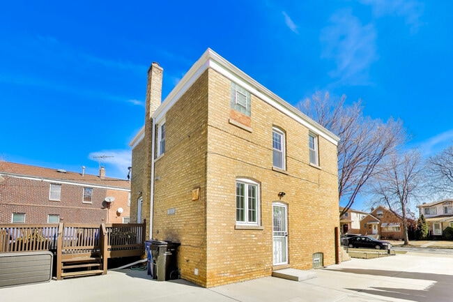 Building Photo - 4138 N Olcott Ave