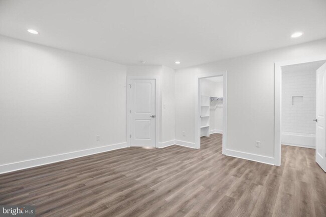Building Photo - 10302 Laurel Ridge Way