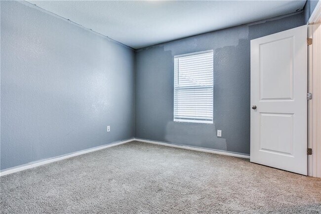 Building Photo - 509 Peony Ct