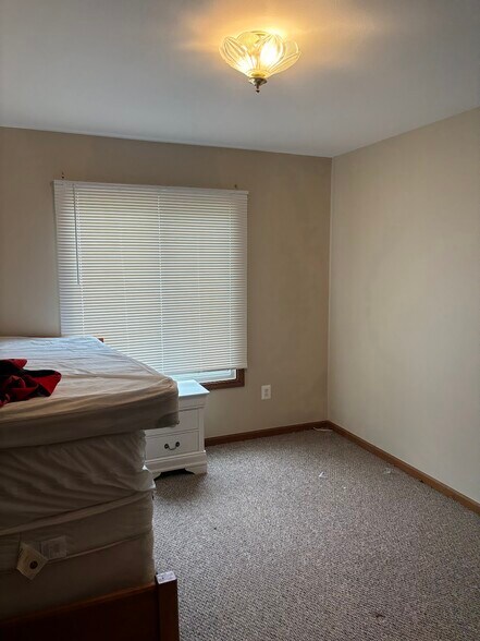 Building Photo - 50989 Middle River Dr