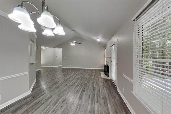 Building Photo - 5665 Enchantress Ln NE