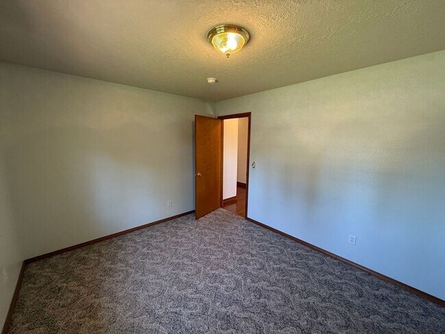 Building Photo - 460 SE Conifer Pl