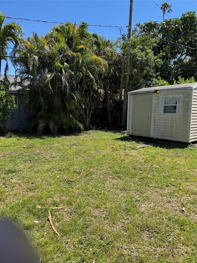 Building Photo - 1123 N 17th Ave