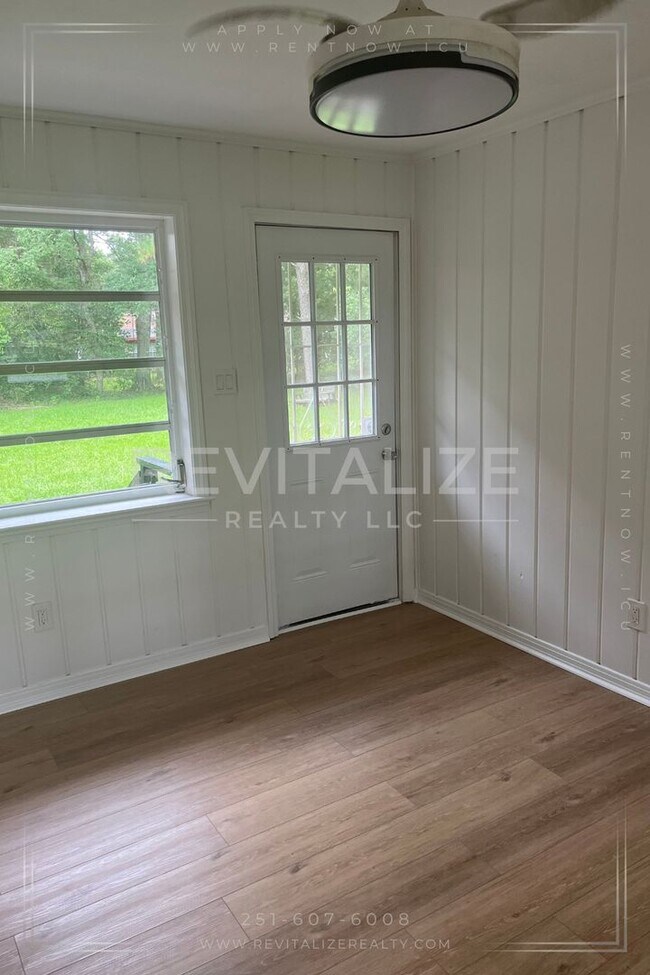 Building Photo - Beautiful 3 bedroom 1 bathroom on Dauphin ...