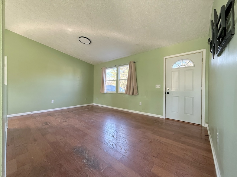 Building Photo - 5840 Monticello Dr