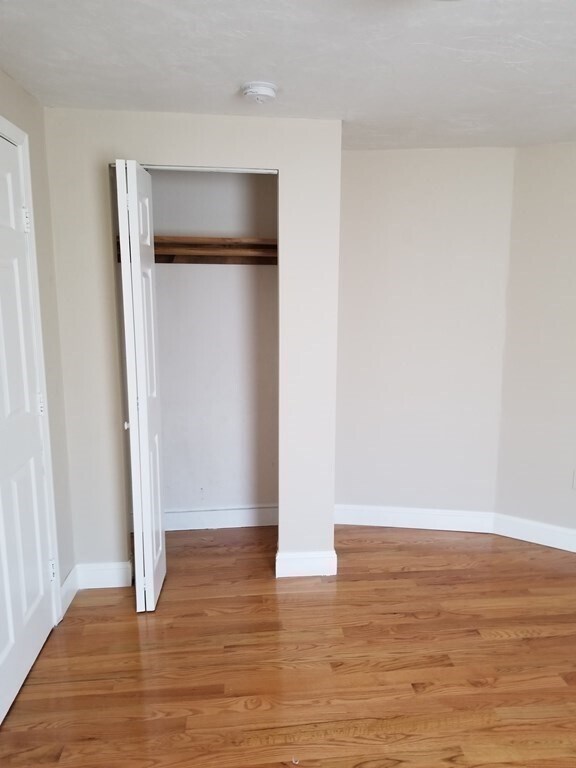 Building Photo - 593 Park St