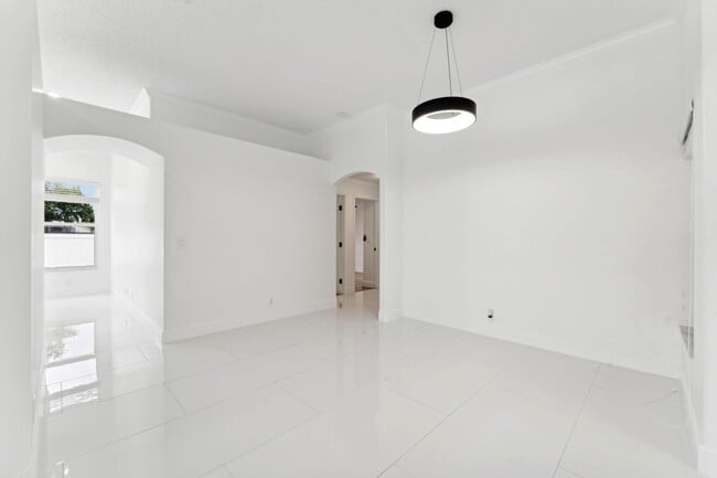 Building Photo - 6009 Royal Birkdale Dr