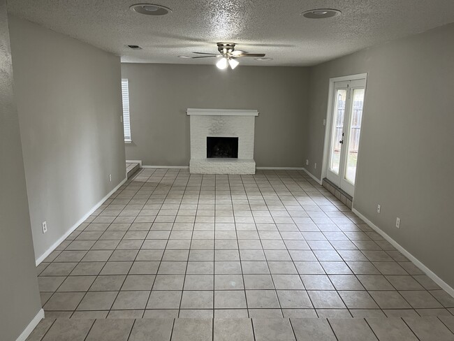 Building Photo - 8836 Hidden Hill Dr