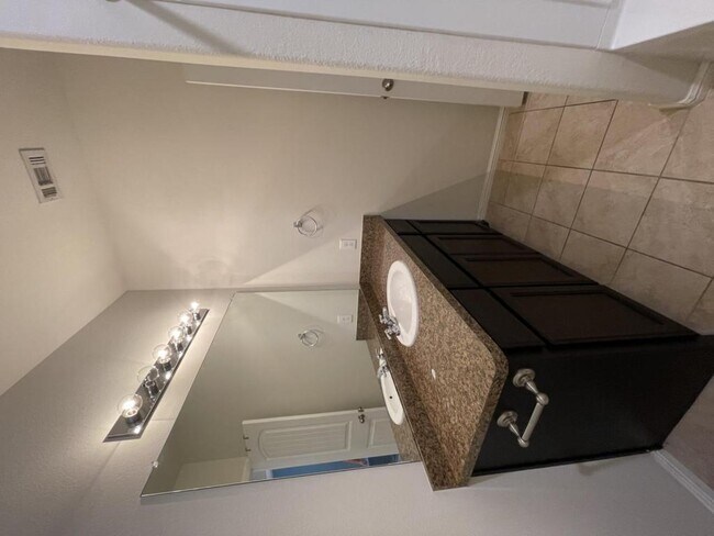 Building Photo - 744 Watson Wy