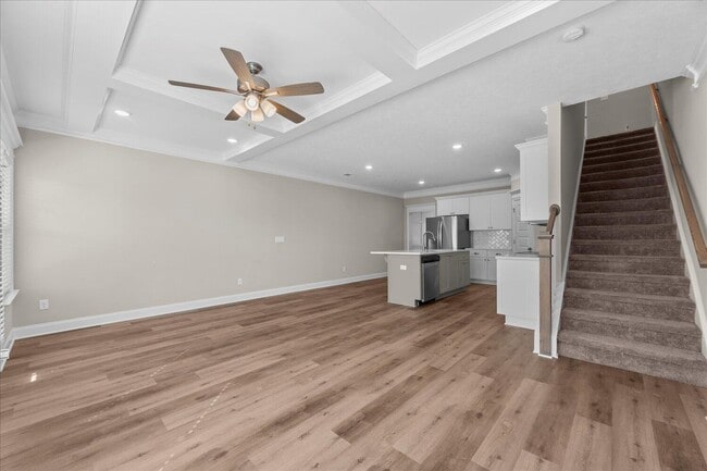 Building Photo - 1071 Linsmore Ave