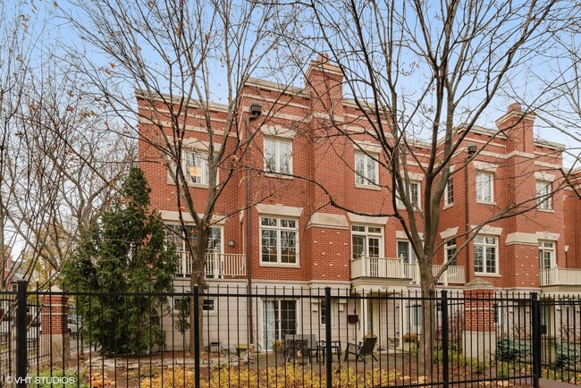 Primary Photo - 1450 W Wrightwood Ave